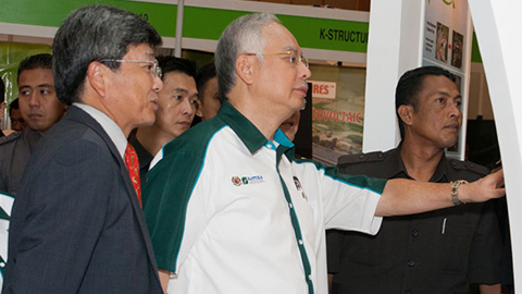 Esteemed visitors to the Hitachi booth included Datuk Seri Najib Tun Razak, Prime Minister of Malaysia